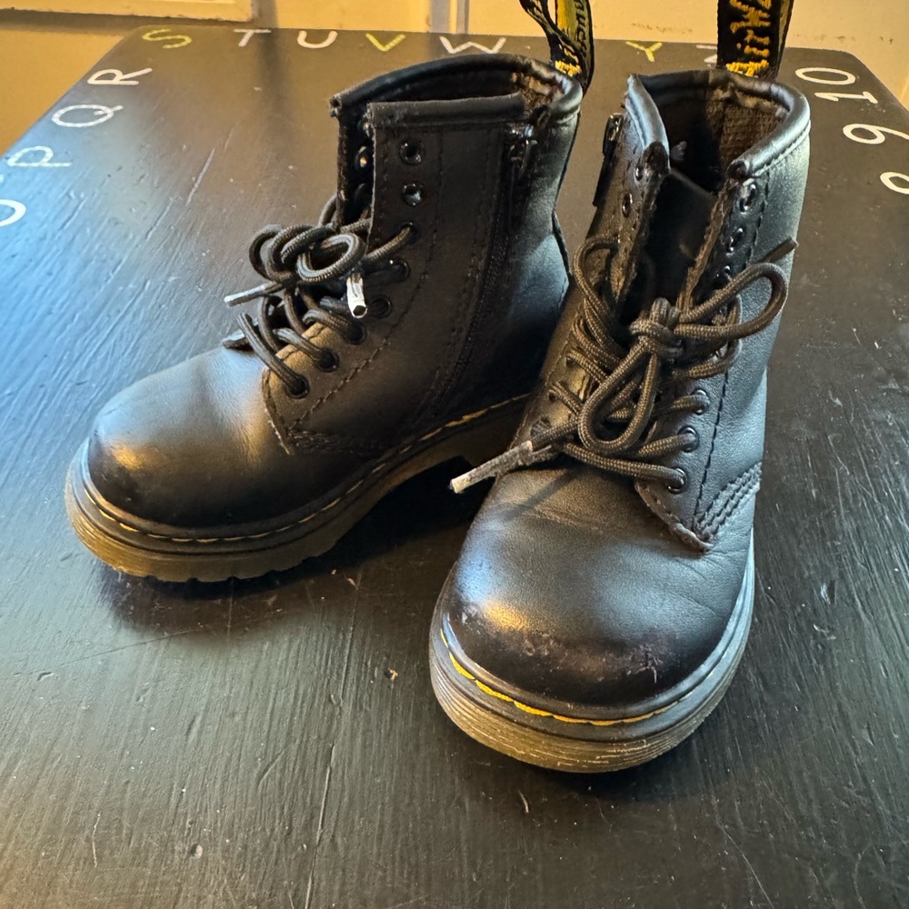 Doc martens toddler size 7